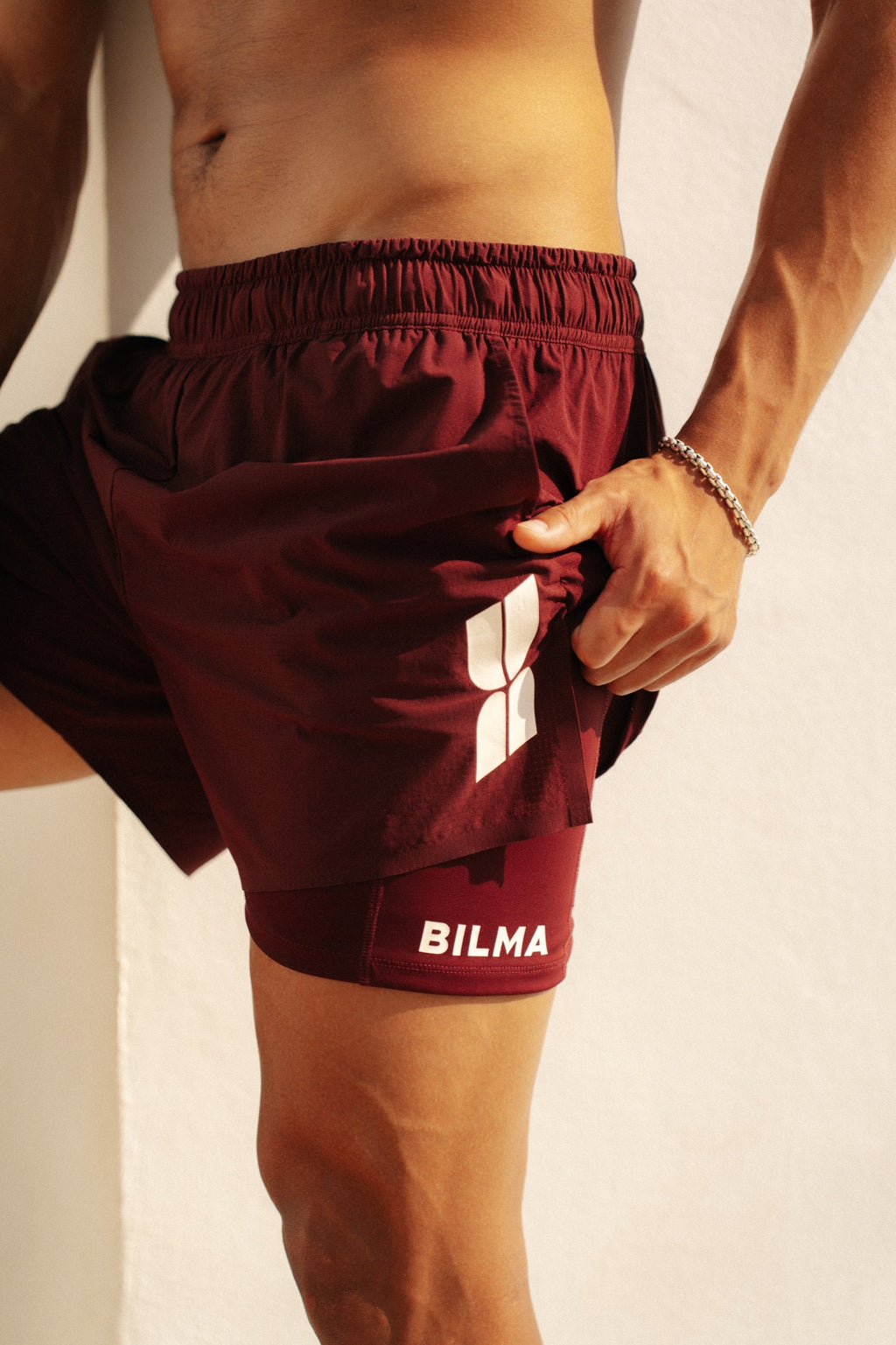 Short de running Tramuntana Short burdeos para hombre - vista 3 - BILMA