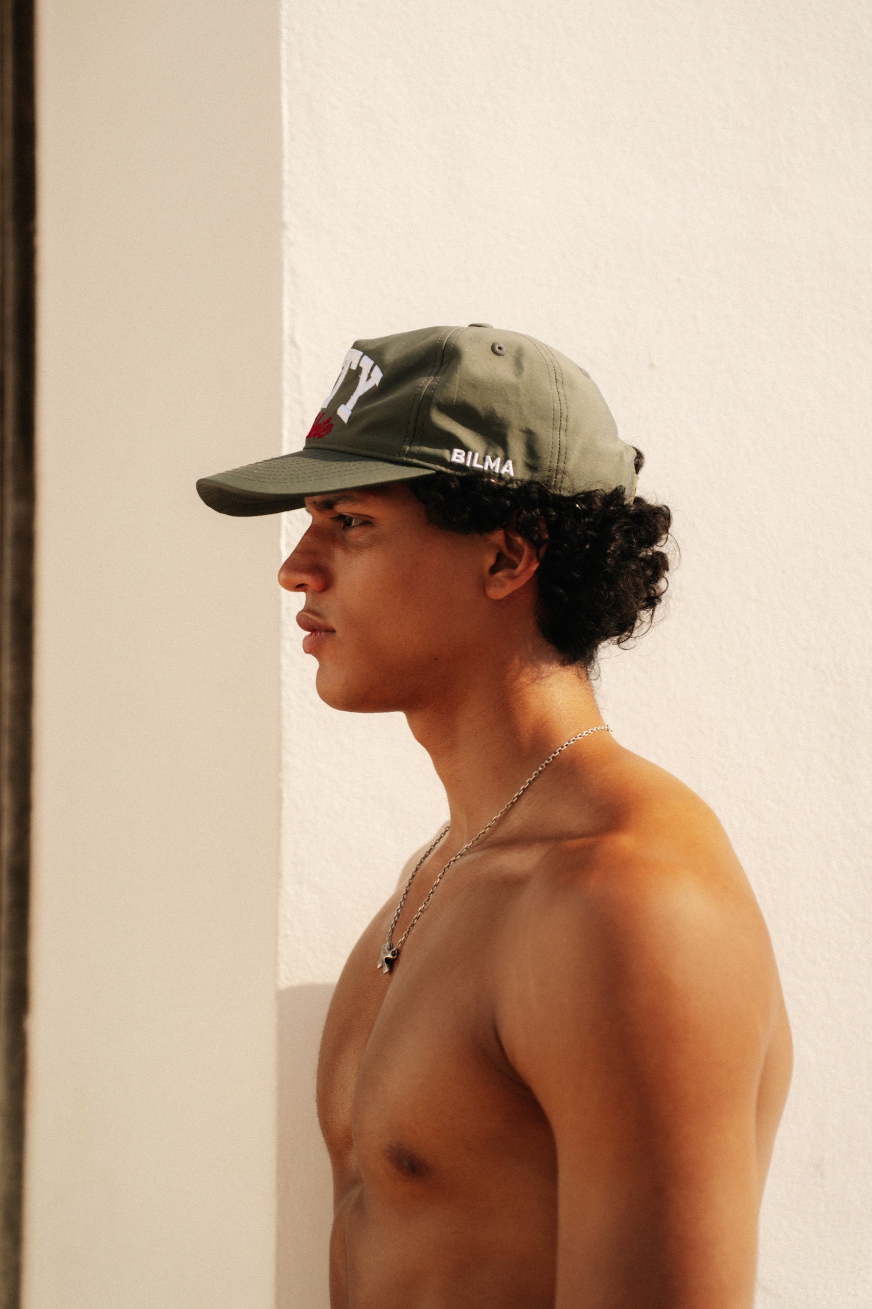 Gorra unisex Llevant Cap gris con visera curva - vista 4 - BILMA