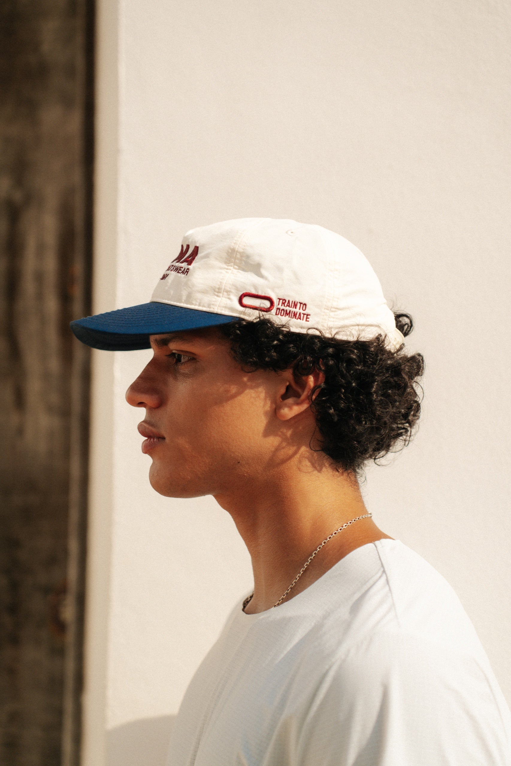 Gorra unisex Garbí Cap blanca y azul con visera curva - vista 4 - BILMA