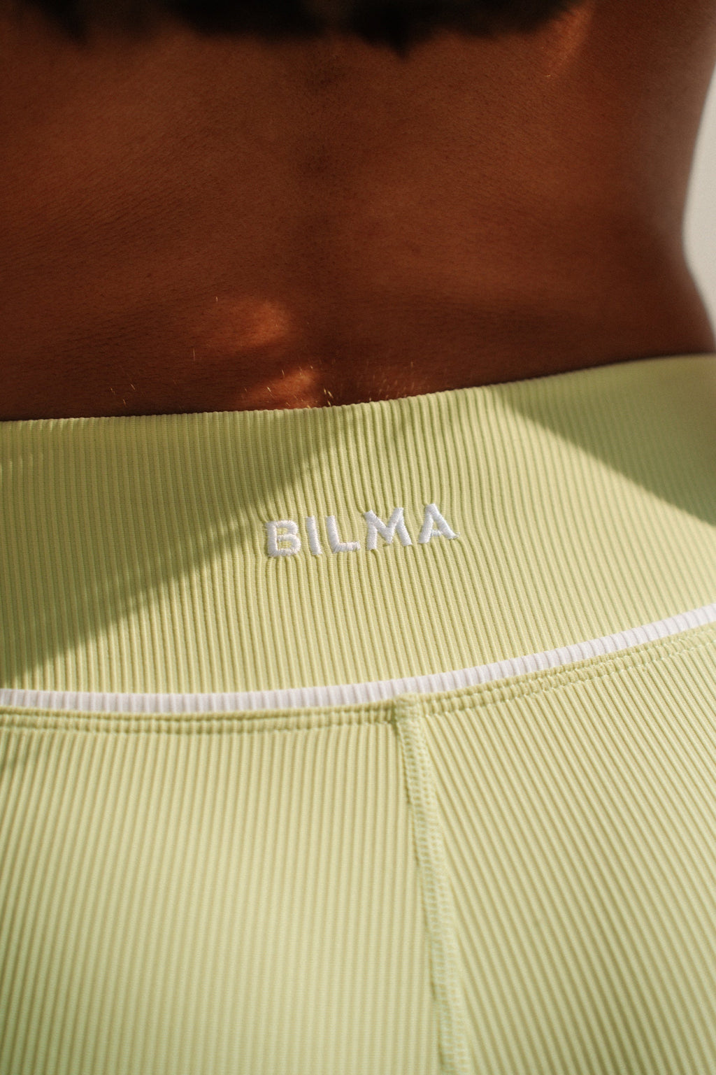 Malla corta deportiva Pals Tight verde para gimnasio y HIIT - vista 9 - BILMA