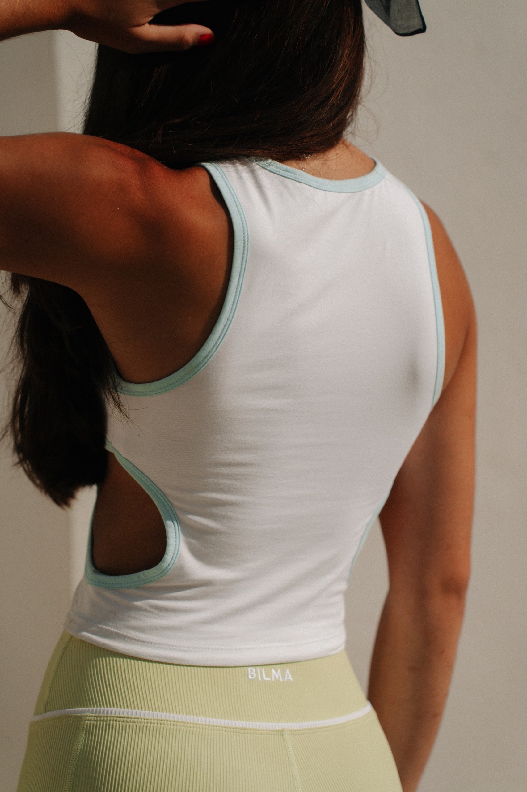 Camiseta de tirantes de running Medes Vest para mujer en blanco y azul - vista 7 - BILMA